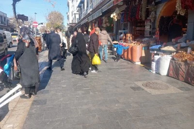 Diyarbakır&rsquo;da Esnafın Kapı &Ouml;n&uuml; Sunumları Turistlerin ve Vatandaşların Beğenisini Topluyor