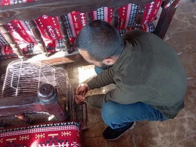 Diyarbakır&rsquo;da esnafın maskotu sincap ilgi odağı oldu