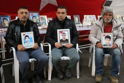 Diyarbakır’da Evlat Nöbeti: Aileler Terörsüz Türkiye Heyetinin Ziyaretini Bekliyor