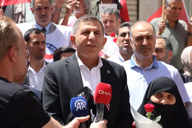 Diyarbakır'da Evlat Nöbetindeki Ailelere Destek Ziyareti