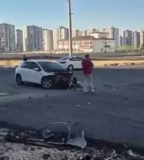 Diyarbakır’da Feci Kaza: İki Otomobil Çarpıştı, 2 Yaralı