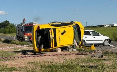 Diyarbakır&rsquo;da Feci Kaza: İki Otomobil &Ccedil;arpıştı, 6 Kişi Yaralandı
