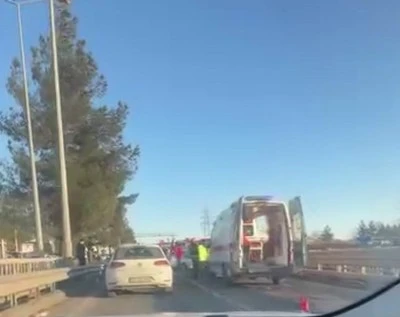 Diyarbakır&rsquo;da Feci Kaza: Silvan Bulvarı&rsquo;nda İki Ara&ccedil; &Ccedil;arpıştı, 1 &Ouml;l&uuml; 1 Yaralı
