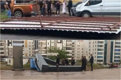Diyarbakır'da fırtınada çatılar uçtu tabelalar devrildi