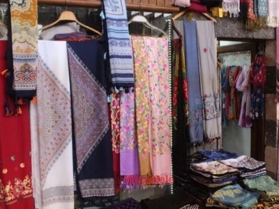 Diyarbakır’da Geleneksel Yazma ve Etek Dokuma Sanatı Yaşatılıyor