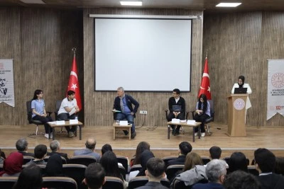 Diyarbakır&rsquo;da Gen&ccedil;ler Bilgi ve İfade G&uuml;c&uuml;n&uuml; Sahneye Taşıdı