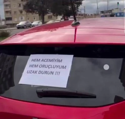 Diyarbakır&rsquo;da G&uuml;ld&uuml;ren Uyarı: Hem Acemiyim Hem Oru&ccedil;luyum Uzak Durun