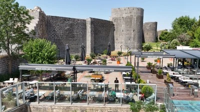 Diyarbakır'da Gündüz Kavurucu Sıcak, Gece Serinlik Üşütüyor