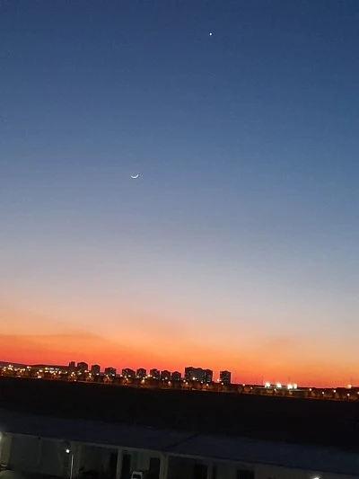 Diyarbakır'da Güneşin Batışı ve Ay-Yıldız Parlaklığı Göz Kamaştırdı