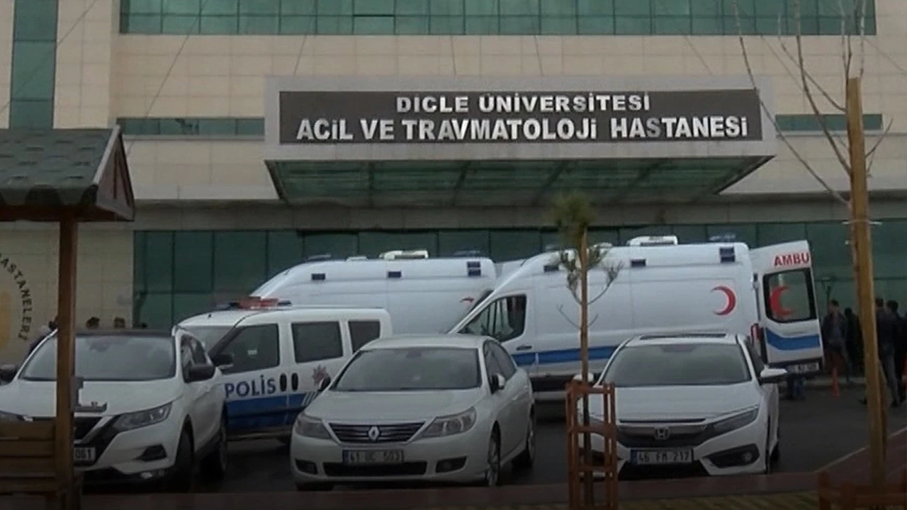 Diyarbakır'da Hastanenin Acil Servisi&rsquo;nde Dehşet