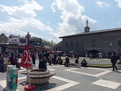 Diyarbakır&rsquo;da havaların ısınmasıyla turizm hareketliliği arttı