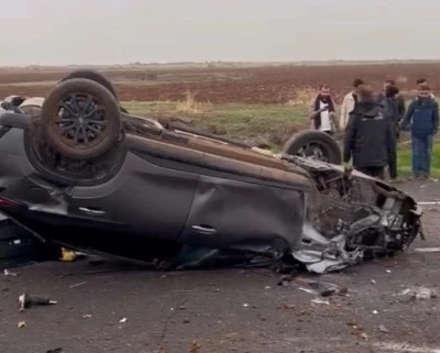 Diyarbakır’da Havalimanı Yolunda Otomobil Takla Attı: Sürücü Yaralı