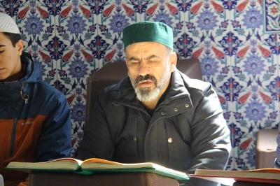 Diyarbakır'da her g&uuml;n farklı bir camide ibadet ediyor