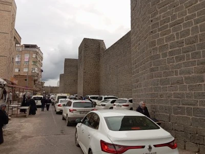 Diyarbakır&rsquo;da Hz. S&uuml;leyman girişinde ara&ccedil; yoğunluğu