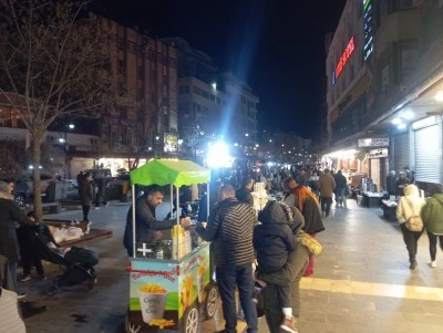 Diyarbakır&rsquo;da iftar sonrası sokaklarda bayram havası