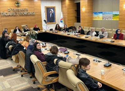 Diyarbakır'da İş Kadınlarına e-Ticaret ve Dijital Pazarlama Eğitimi