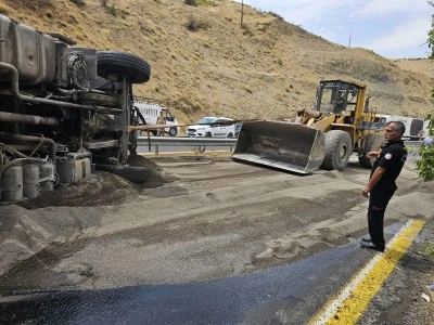 Diyarbakır'da İtfaiye Aracı Yangına Giderken Devrildi