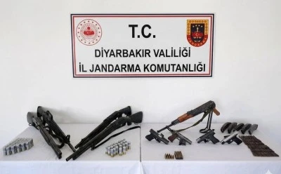 Diyarbakır&rsquo;da Jandarma &Ccedil;ok Sayıda Silah Ele Ge&ccedil;irdi