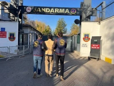 Diyarbakır&rsquo;da Jandarmadan Ka&ccedil;ak&ccedil;ılık, Uyuşturucu ve Aranan Şahıslara Darbe