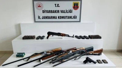 Diyarbakır&rsquo;da Jandarmadan Ka&ccedil;ak&ccedil;ılık ve Uyuşturucuya Darbe