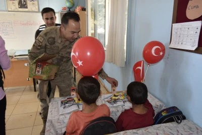 Diyarbakır’da Jandarmadan Öğrencilere Anlamlı Ziyaret