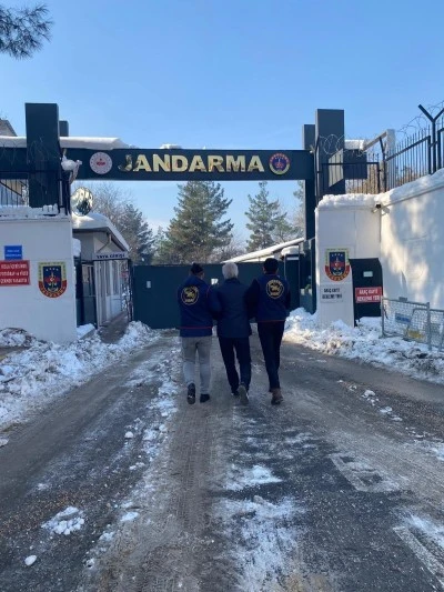 Diyarbakır&rsquo;da JASAT&rsquo;tan Şok Operasyon: 140 Su&ccedil;lu Yakalandı