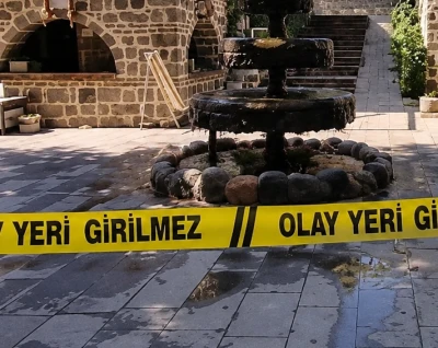 Diyarbakır&rsquo;da kafede silahlı &ccedil;atışma: 2 &ouml;l&uuml;, 5 yaralı