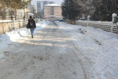 Diyarbakır'da Kar G&uuml;zellik Getirdi Buz Tehlike Sa&ccedil;tı