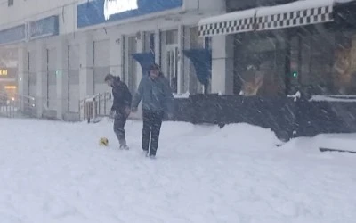 Diyarbakır&rsquo;da Kar Hayatı Durdurdu, Gen&ccedil;ler Beyaz Zeminde Futbol Keyfi Yaşadı