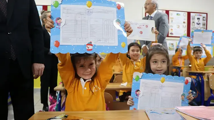 Diyarbakır&rsquo;da Karne G&uuml;n&uuml; Heyecanı