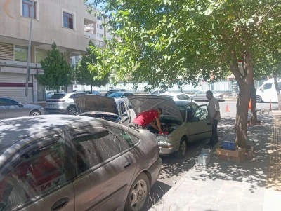 Diyarbakır'da Kavurucu Sıcaklar Ara&ccedil;ları Zorluyor