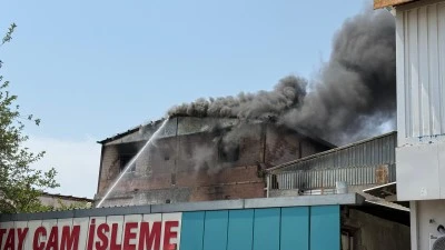 Diyarbakır’da Kereste Deposu Alevlere Teslim Oldu