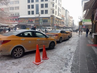 Diyarbakır&rsquo;da Kısa Mesafe Tartışmasına Taksiciler Noktayı Koydu