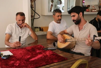 Diyarbakır'da Klimalı Kıraathanede Sazlı Sözlü Serinlik