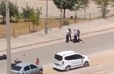 Diyarbakır'da Kontrolden &Ccedil;ıkan Ara&ccedil; Devrildi, S&uuml;r&uuml;c&uuml; Yaralandı