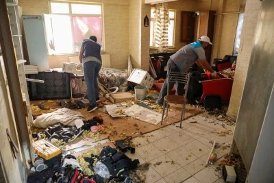 Diyarbakır&rsquo;da K&ouml;t&uuml; Kokuların Nedeni 3 Kamyon &Ccedil;&ouml;pm&uuml;ş