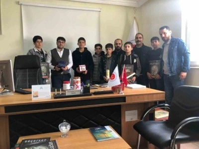 Diyarbakır’da lise öğrencileri biriktirdikleri parayı Filistin’e bağışladı