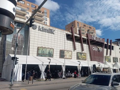 Diyarbakır&rsquo;da mağazalar son &uuml;r&uuml;nlerini &ccedil;adırlarda satışa sundu