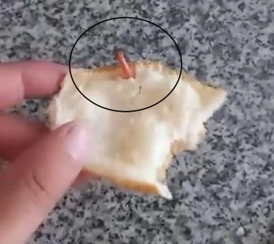 Diyarbakır’da Marketten Alınan Ekmekte Kablo Şoku