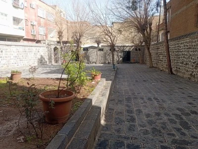 Diyarbakır&rsquo;da Melikahmet Paşa Camii 3 yıl sonra yeniden ibadete a&ccedil;ıldı