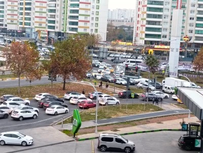 Diyarbakır&rsquo;da Mesai &Ccedil;ıkışı Trafik &Ccedil;ilesi Vatandaşı &Ccedil;ileden &Ccedil;ıkardı