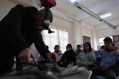 Diyarbakır&rsquo;da Meslek Lisesinde &Uuml;reten Eğitim