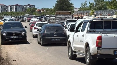 Diyarbakır&rsquo;da mezarlıklar doldu taştı