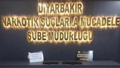 Diyarbakır&rsquo;da midelerine sakladıkları uyuşturucuyla yakalandılar