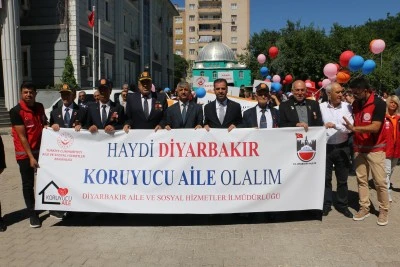 Diyarbakır Millet Bah&ccedil;esi'nde Farkındalık Y&uuml;r&uuml;y&uuml;ş&uuml;