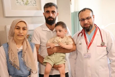 Diyarbakır'da Minik Hasan Nadir G&ouml;r&uuml;len Hastalıktan Kurtuldu