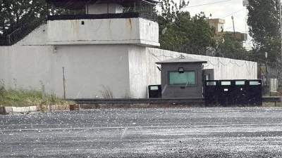 Diyarbakır&rsquo;da Misket B&uuml;y&uuml;kl&uuml;ğ&uuml;nde Dolu Yağdı