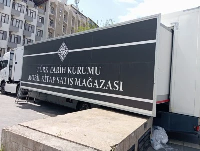 Diyarbakır&rsquo;da mobil kitap mağazasına yoğun ilgi