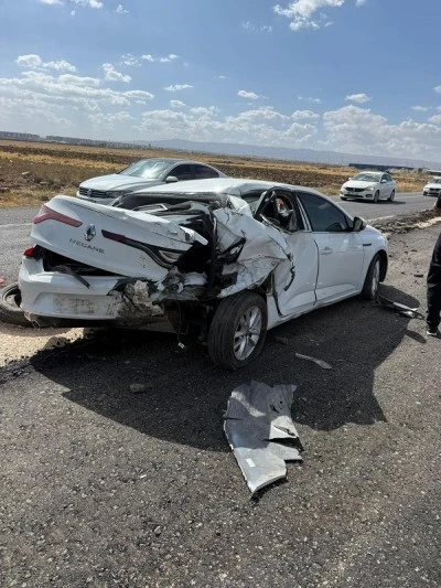 Diyarbakır'da Oğlaklı Kavşağında Kaza: İki Araç Çarpıştı, 2 Yaralı
