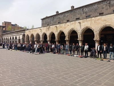 Diyarbakır'da okul saldırıları i&ccedil;in Gıyabi cenaze namazı
